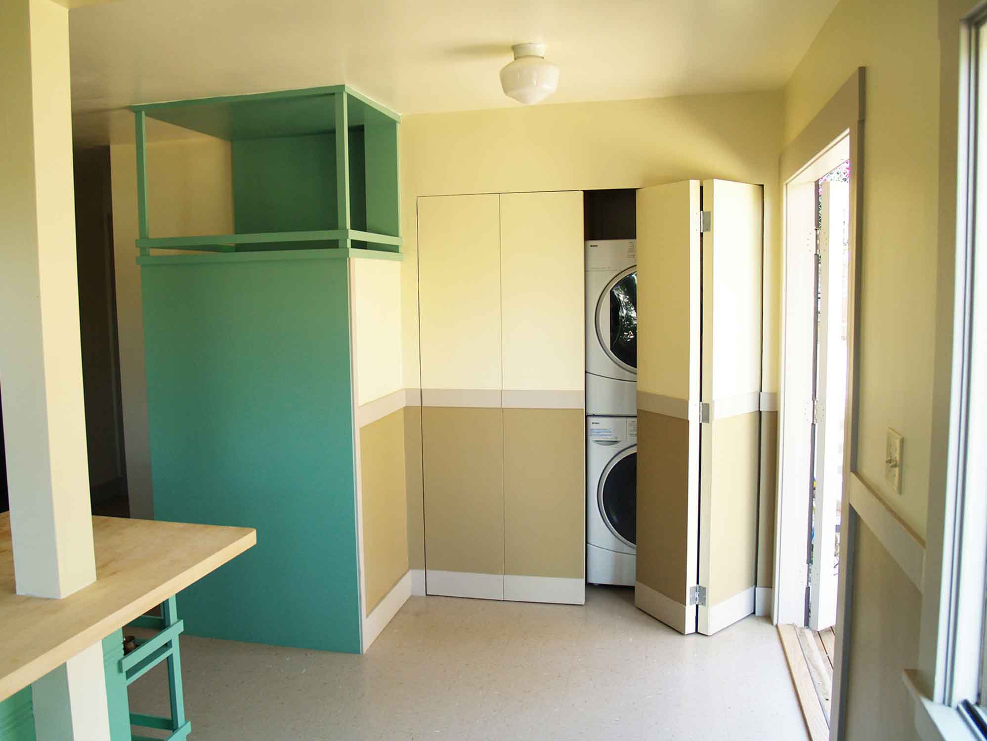 A open-closet photo of "A Frankfurt Kitchen" project